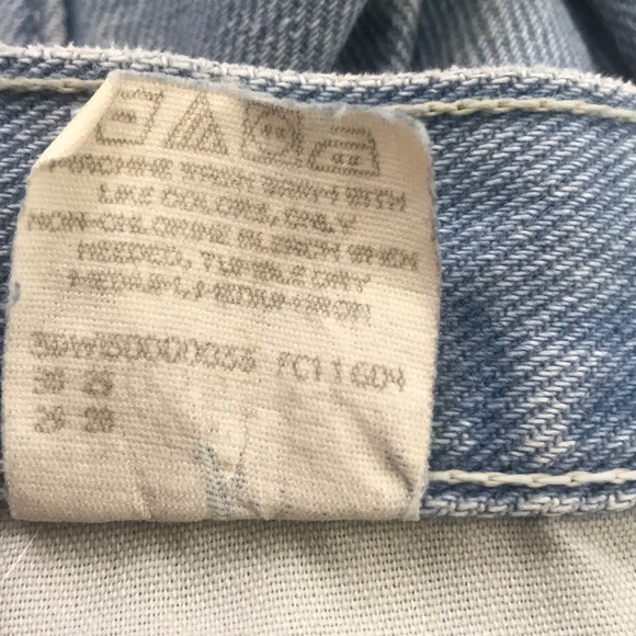 Lee high waisted distressed cutoffs Size 8P - Picture 6 of 6